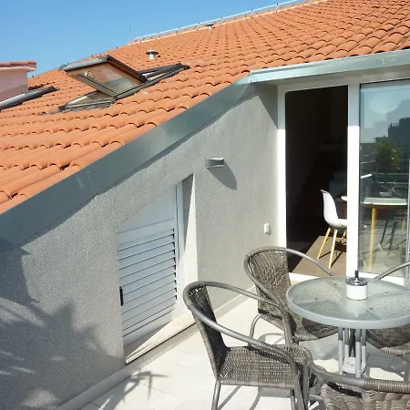 Appartement Apartman Lelu *